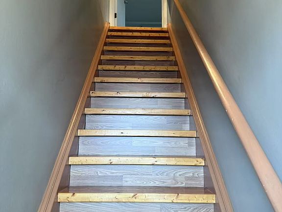 5th image of 364 Wilson Rd S Floor 2