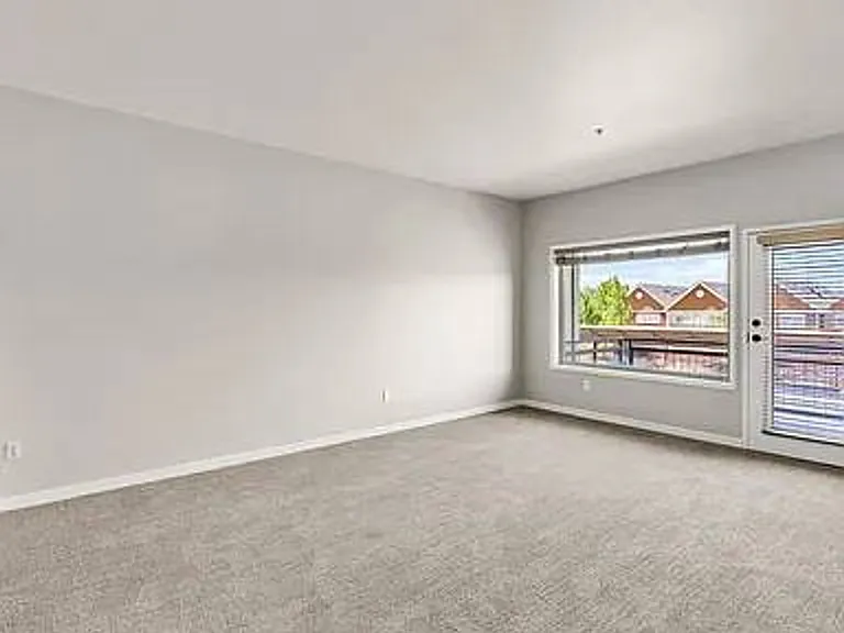 1127 Broadway St NE — Photo 4