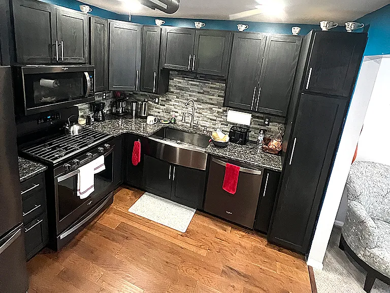3 Clubhouse Dr — Photo 2