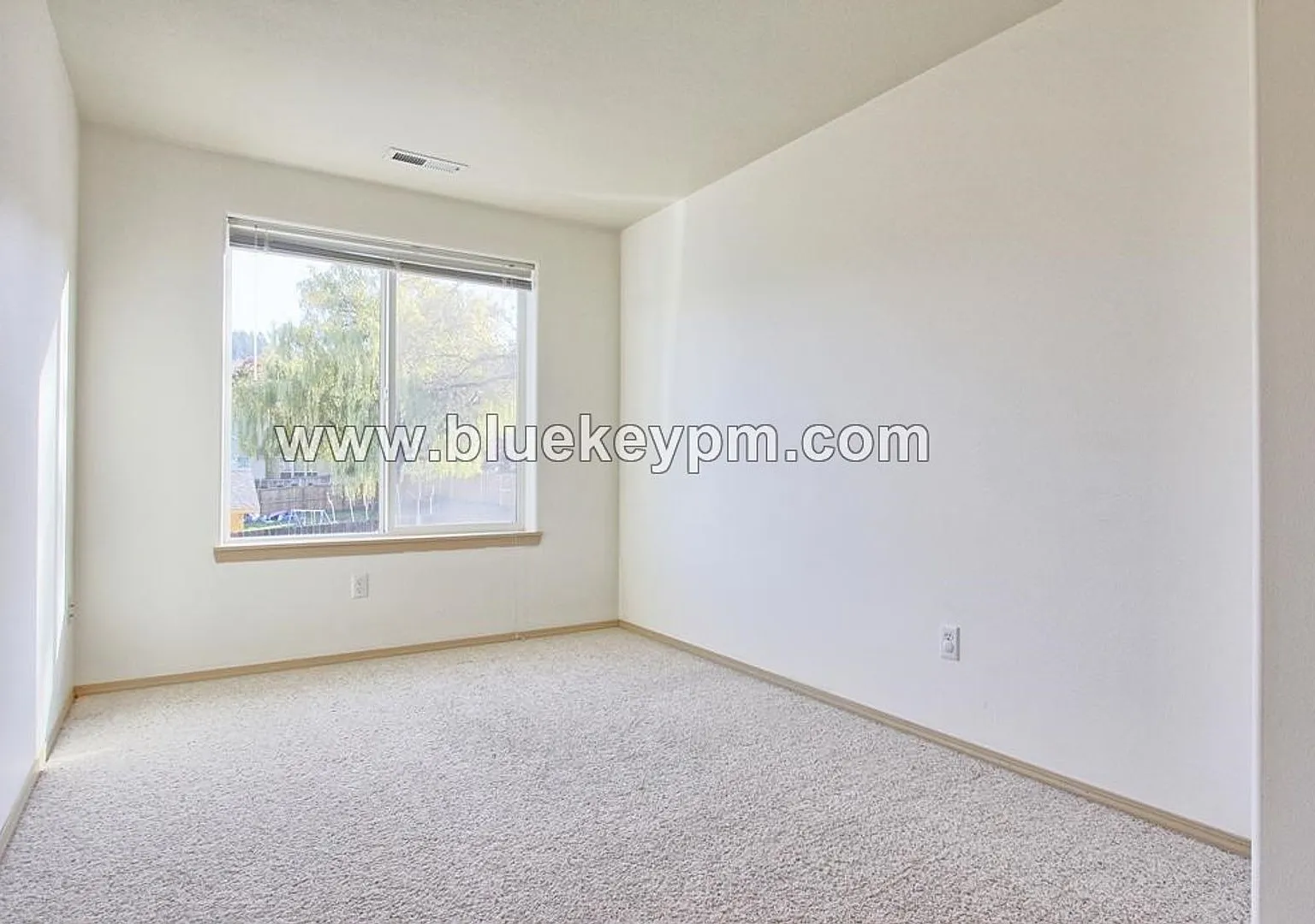 3 Bed, 2.5 Baths Duplex in Camas Near LaCamas Lake — Photo 4