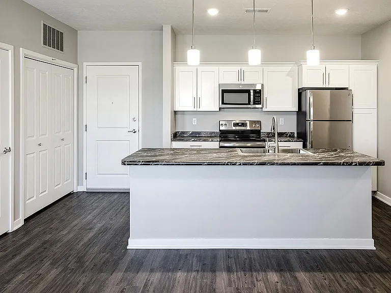 Deerfield Apartments & Chateaus — Photo 7
