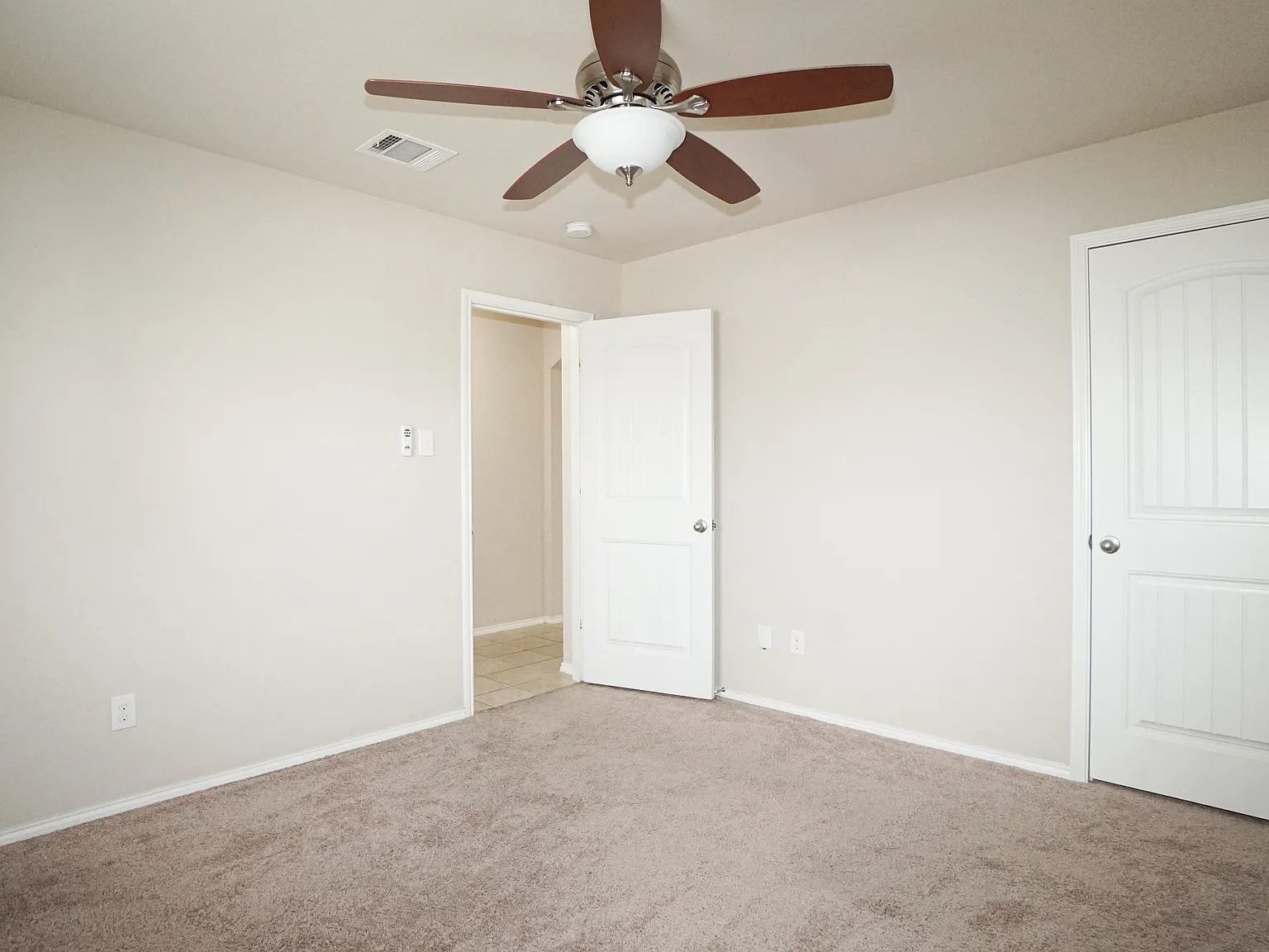 4 bed, 1923 sqft, $2,200 — Photo 4