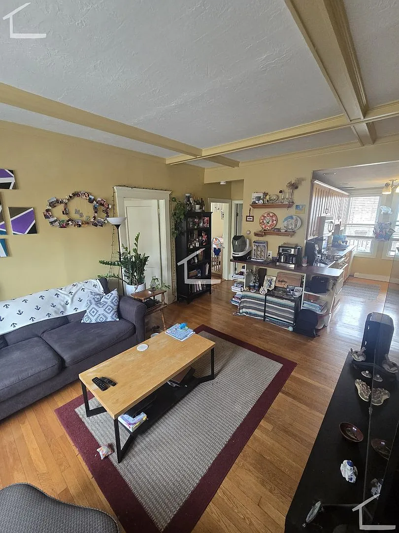 Very Nice 2 bed in Brighton.... Sept 1st!! — Photo 2