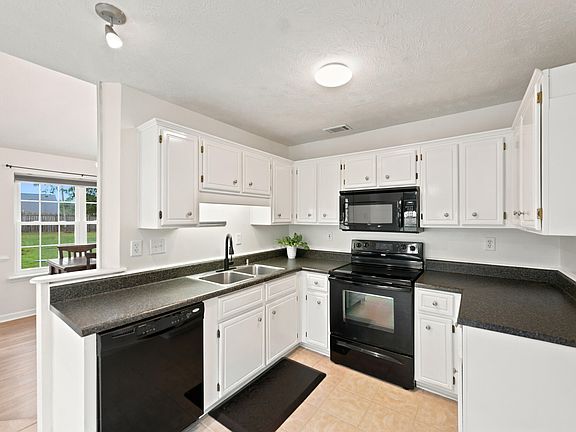 3rd image of 529 Edinburgh Ct