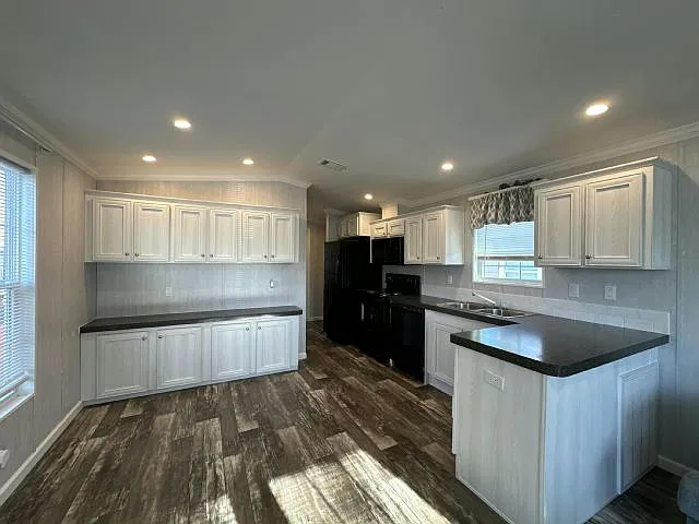 1 bed, 896 sqft, $1,530 — Photo 2