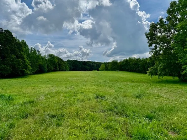 8 Westside Dr, Tullahoma, TN 37388