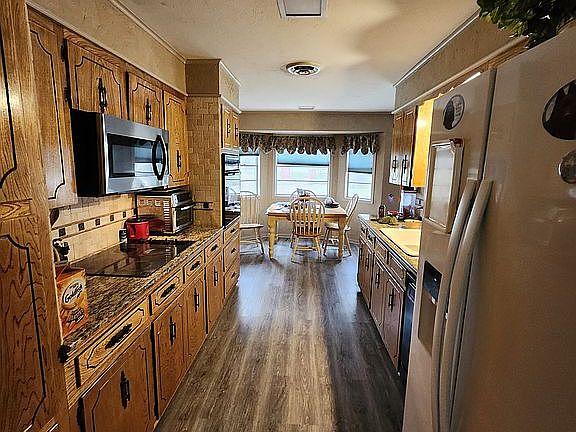 4th image of 703 Tranquillo Dr