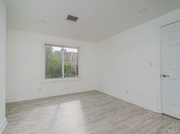 3165 Emmons Avenue image 24 of 33