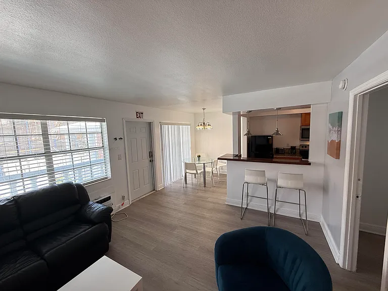 3226 NE 12th St #7 — Photo 8