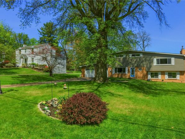 223 Springer Dr, Coraopolis, PA 15108