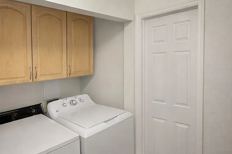 1645 NE Merman Dr #303 — Photo 5