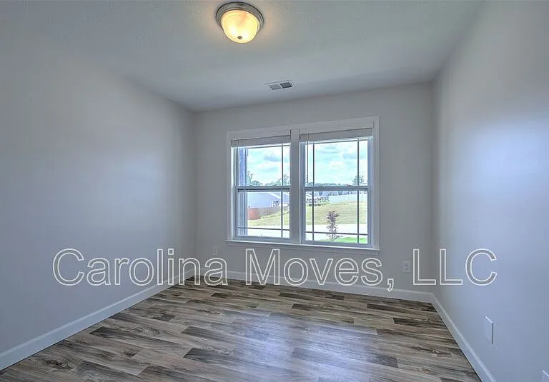 1303 Lindale Pl — Photo 14