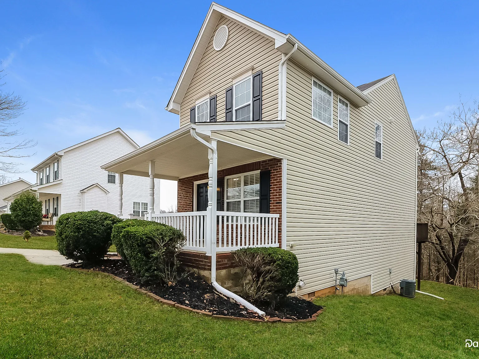 4 bed, 2.5 bath, 1758 sqft, $2,130 — Photo 3
