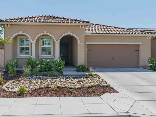 2558 N Zinnia Dr, Fresno, CA 93727