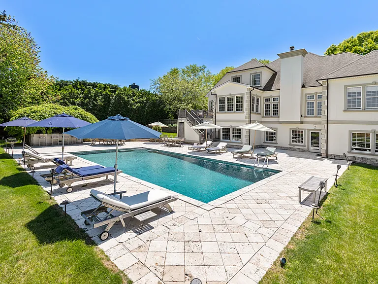 170 Tuckahoe Ln — Photo 1