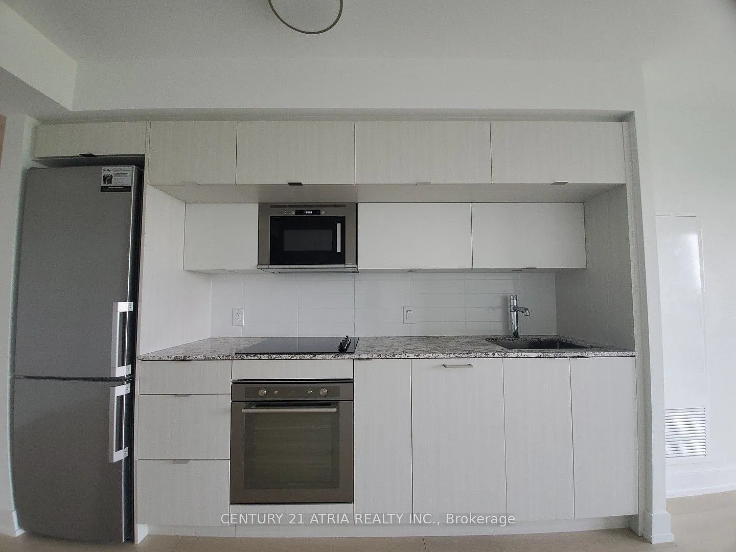 585 Bloor St E — Photo 2