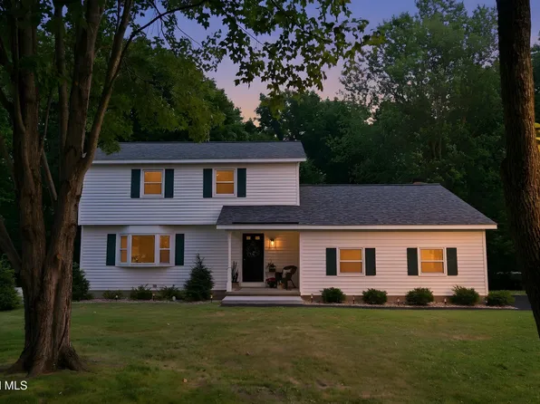 42 Gretel Ter, Ballston Lake, NY 12019