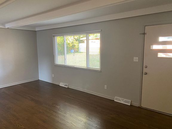 4th image of 304 Myrtle Dr
