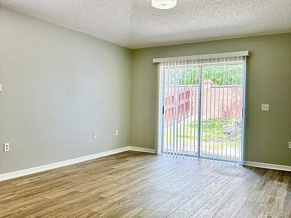 4th image of 14237 Econ Woods Ln