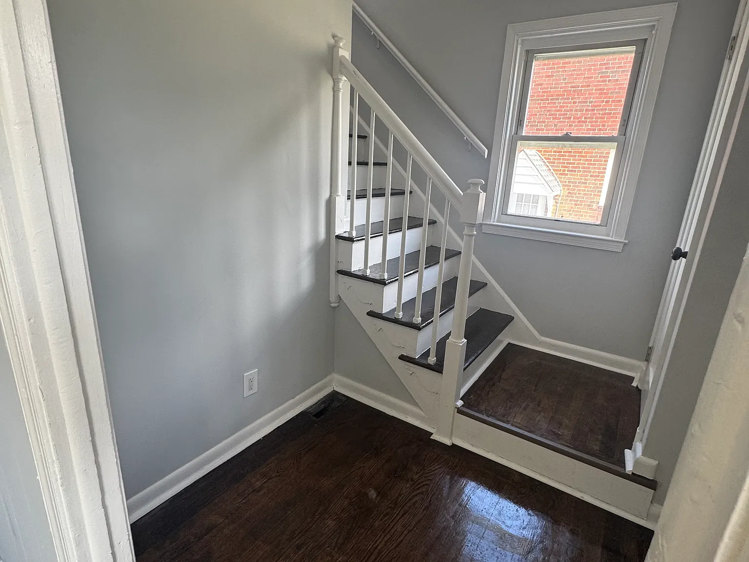 3 bed, 1200 sqft, $2,100 — Photo 3