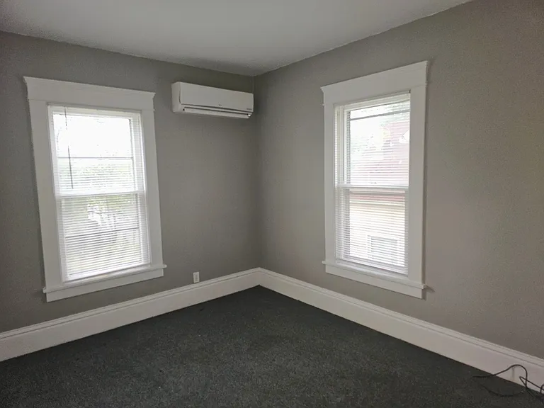 339 W Columbia St — Photo 3