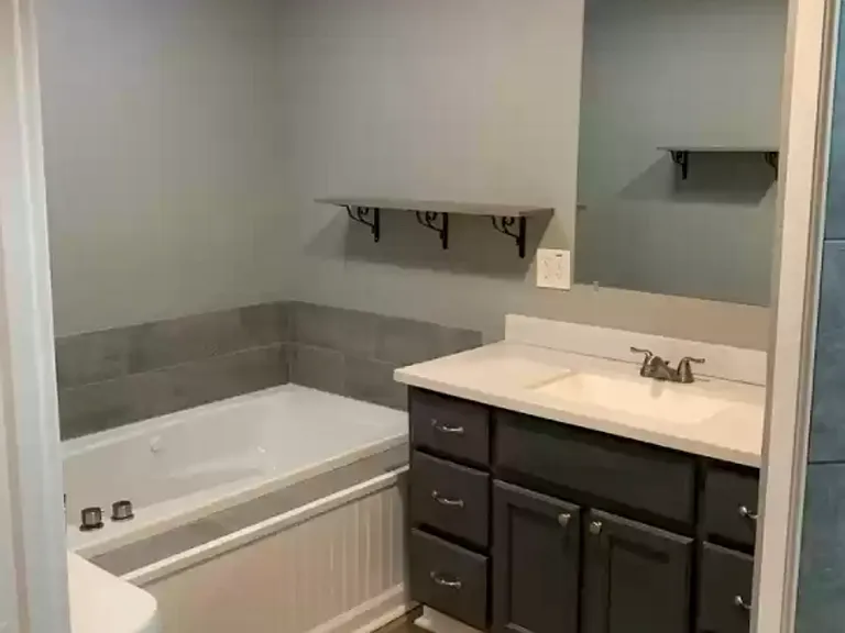 308 S Elm St — Photo 5