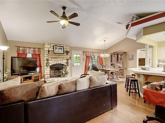 3rd image of 178 Mamalu Dr
