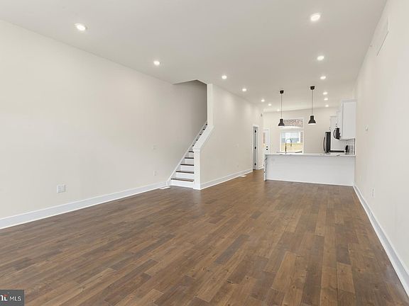 3rd image of 2719 Lefevre St