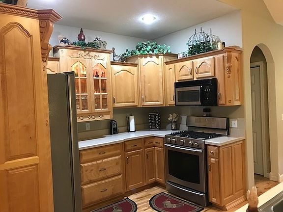 New gas range & SS appliances