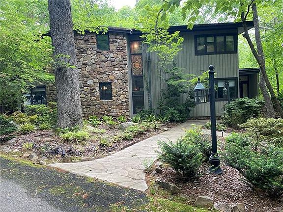 3rd image of 821 Woodson Dr