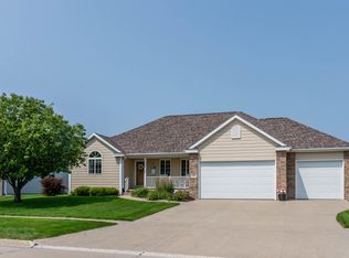 703 Winfield Cir, Sergeant Bluff, IA 51054