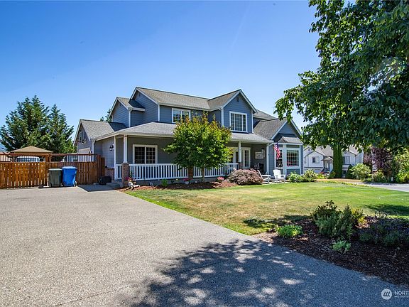 3rd image of 161 Tamarack Court N