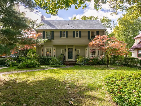 89 Sagamore Dr, Rochester, NY 14617