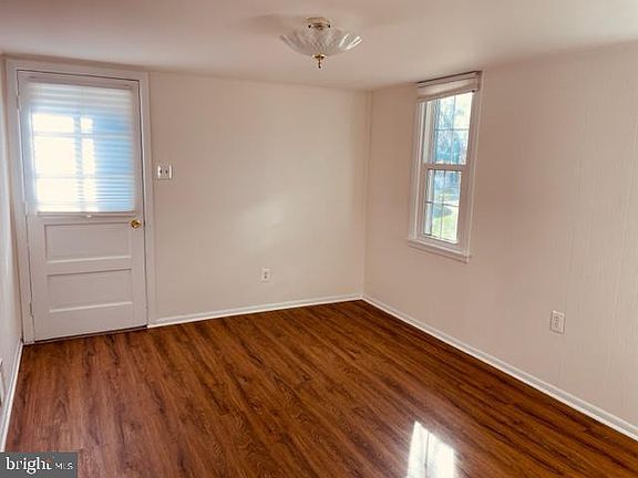 3rd image of 6525 Farmingdale Ct