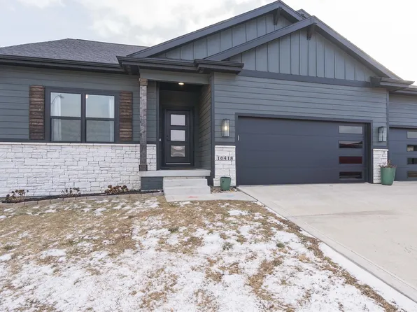 16418 Northpark Dr, Urbandale, IA 50323