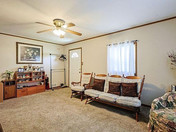 5th image of 3140 Charles St