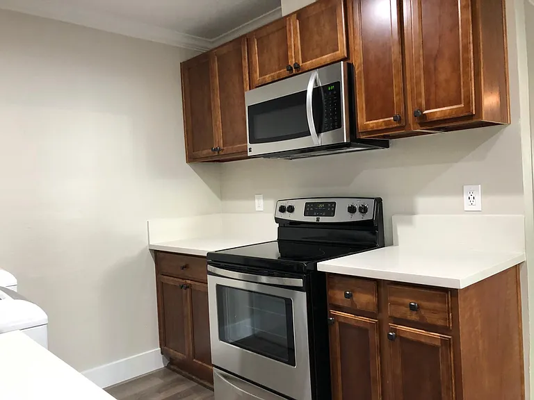 2816 Albany Ave — Photo 14