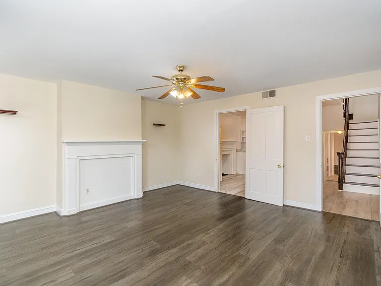 677 Washington Blvd #B — Photo 5