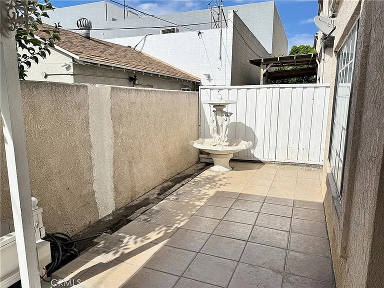 18319 Hart St #3 — Photo 15