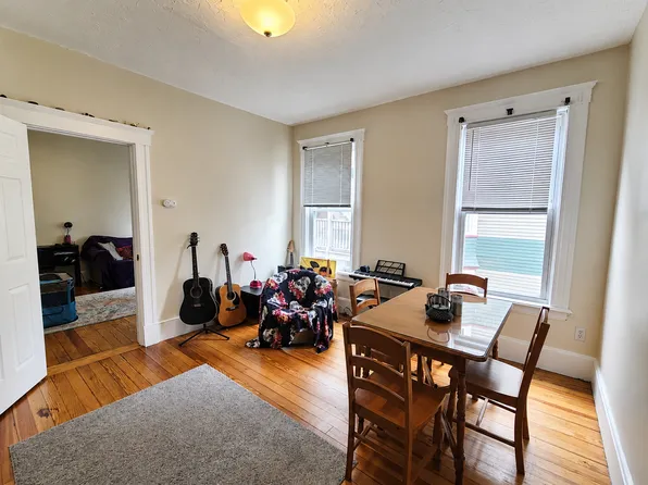 140 Elm St APT 4, Worcester, MA 01609
