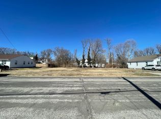 1221 E Jackson St, Mexico, MO 65265