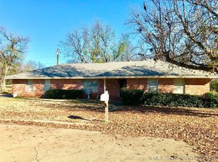 1402 Bell Creek Dr, Cushing, OK 74023