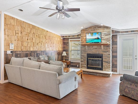 5th image of 1217 Bluebird Dr