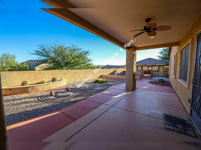 770 W Grantham St — Photo 32