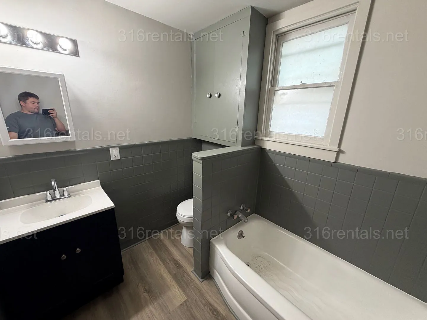 $1300 - 4 bed 1 bath - Single Family Home — Photo 4