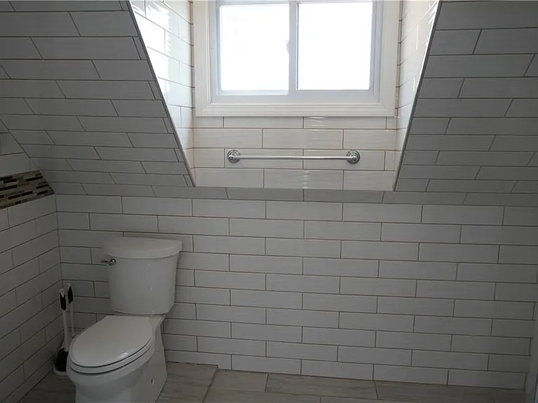 1358 Narragansett Blvd — Photo 34