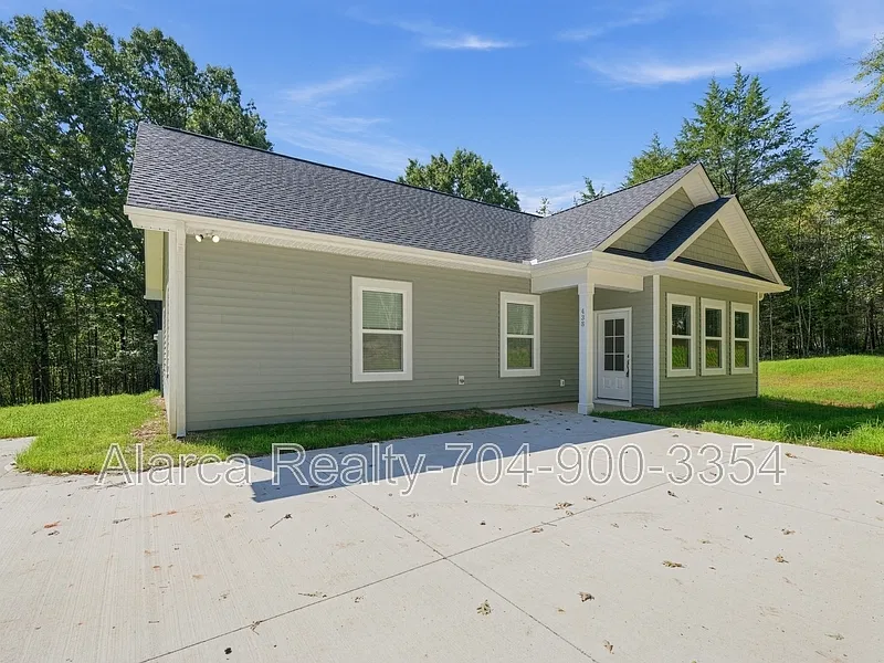 3 bed, 1300 sqft, $1,695 — Photo 1