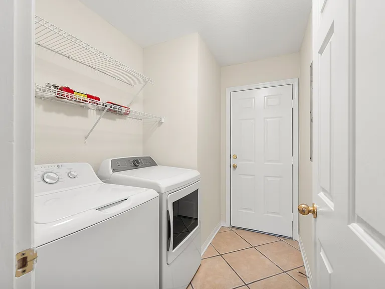 6905 SW 85th Ter — Photo 11