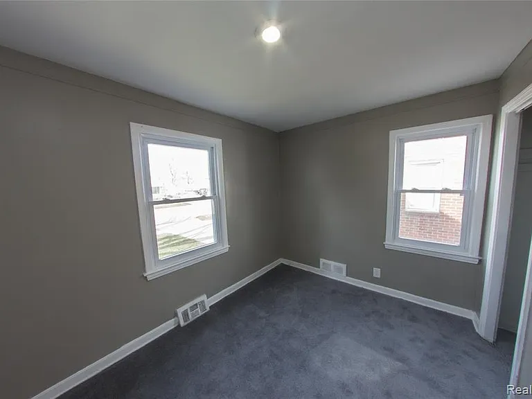 55 W Coy Ave — Photo 10