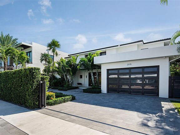 5th image of 2370 Bayview Ln